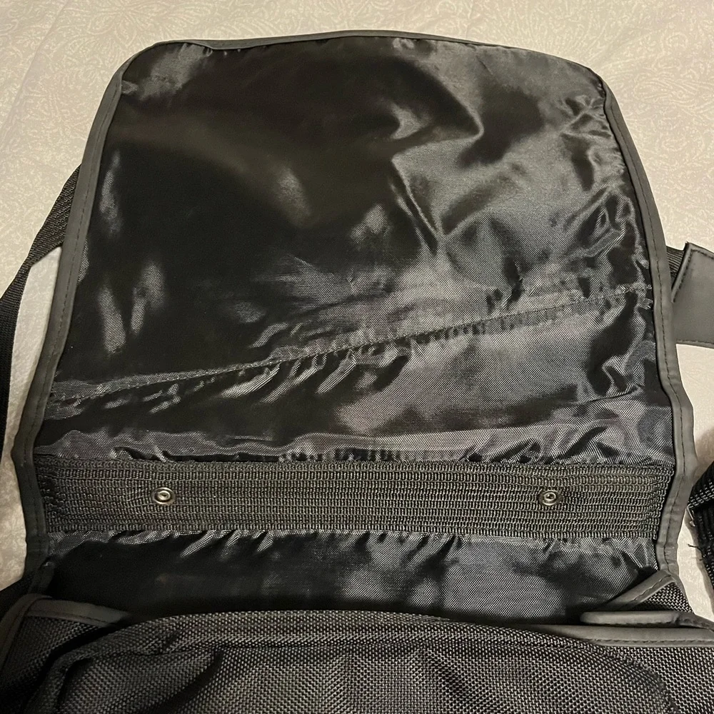 National Geographic Nat Geo Channel 10 Year Vertical Shoulder Messenger Bag